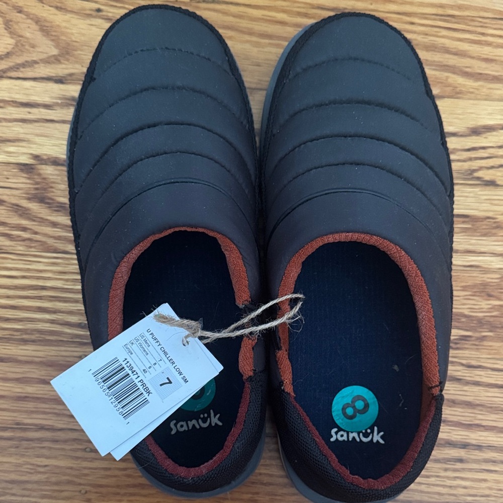 Sanuk Black and Brown U Puffy Chiller Low men’s size 7, women size 8